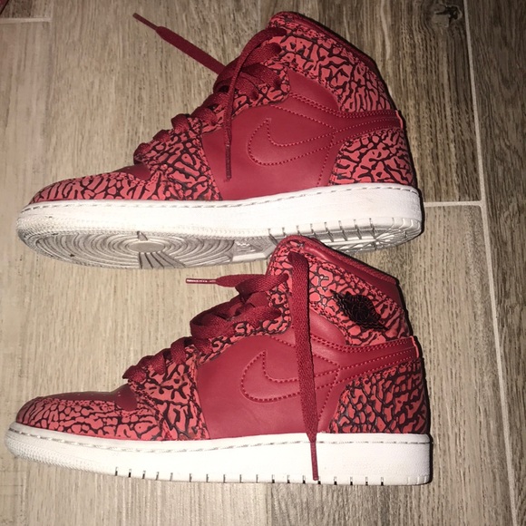 Red Air Jordan 1 Retro Elephant - Picture 2 of 7